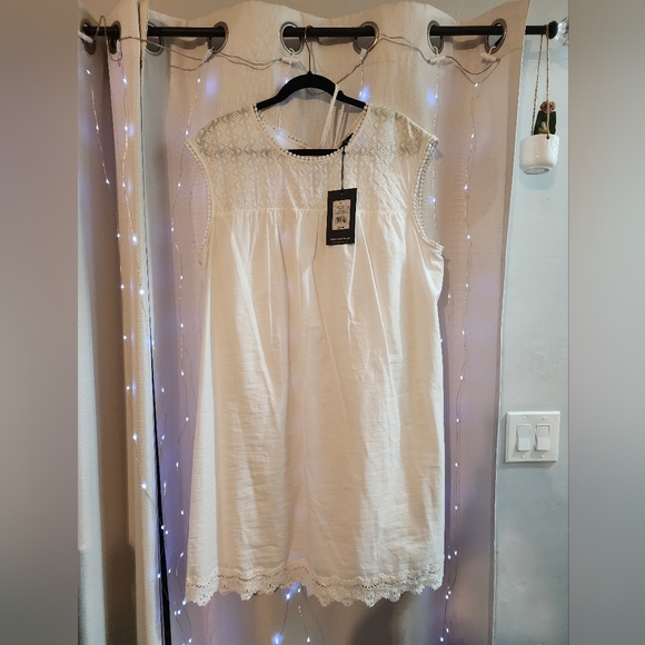 White eyelet lace trim white dress - Picture 1 of 7